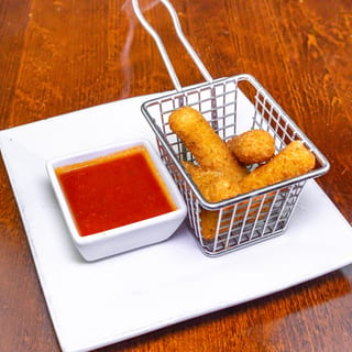 Mozzarella Sticks (6 Pieces)